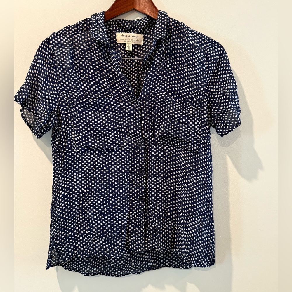 Anthropologie Cloth & Stone Navy Blouse with White Dots Size XS